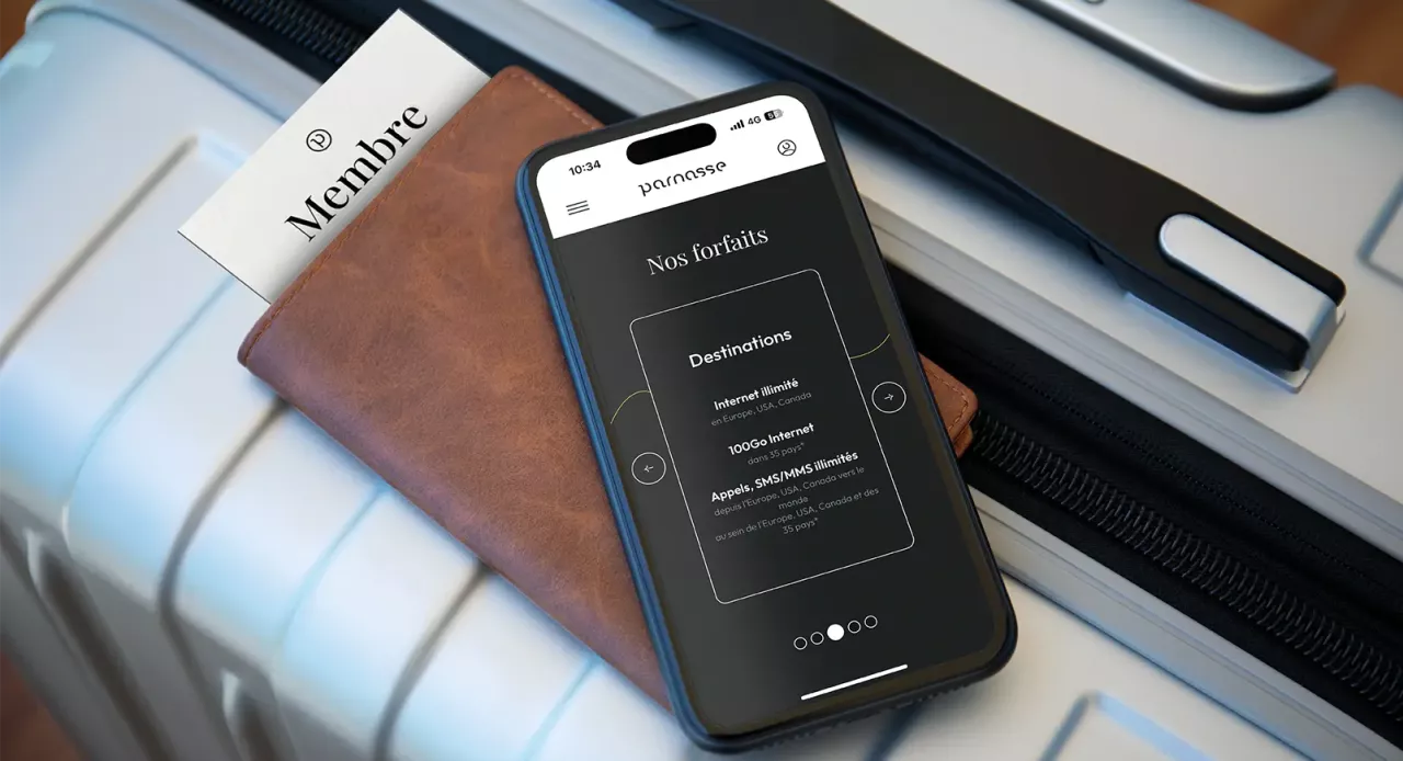 Mobile sur une valise