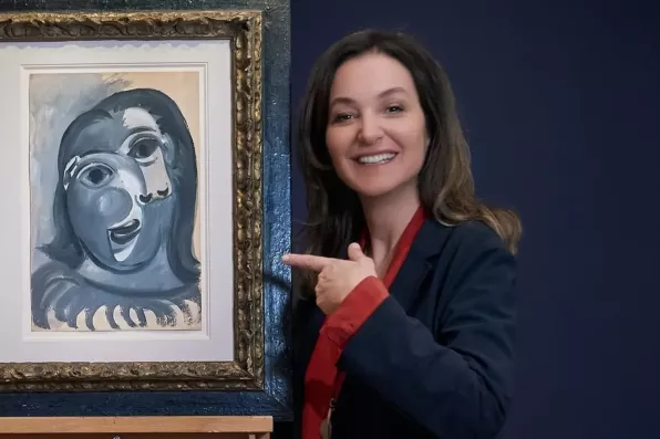 Péri Cochin devant un Picasso