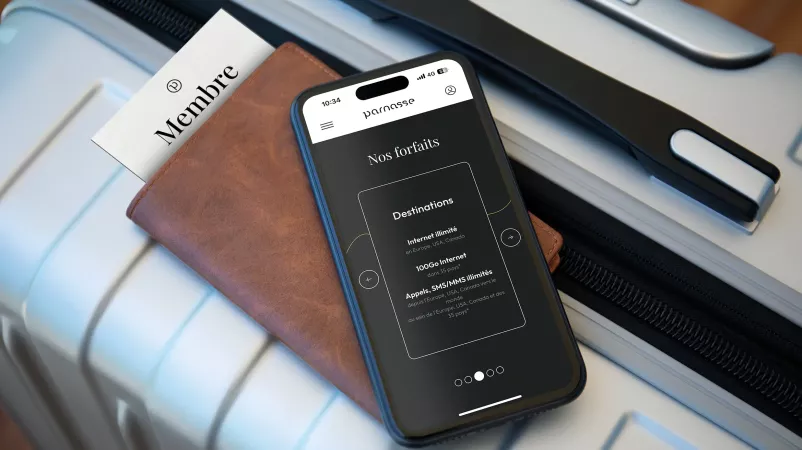 Mobile sur une valise